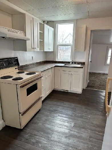 LARGE 3 /4 BEDROOM HOME |$1,795/MONTH includes water Image# 3
