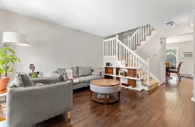 3 BEDROOM HOUSE IN GATINEAU CLOSE TO THE BRIDGE Image# 1