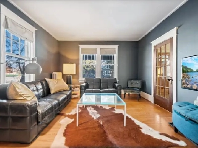 Truly charming 4bdrm updated Victorian style home Image# 1