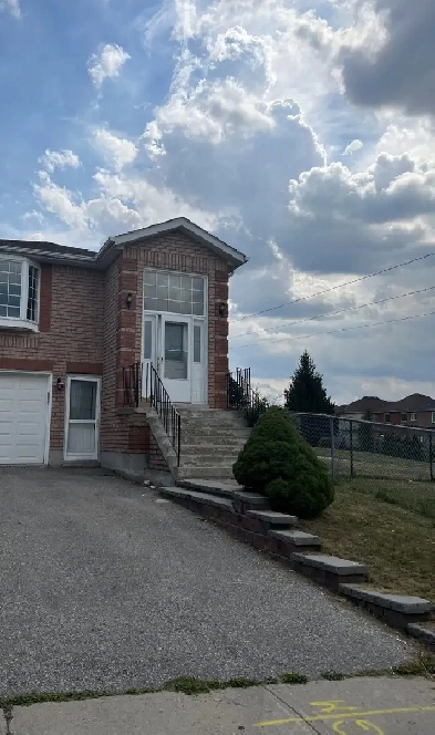 Beautiful walkout basement apartment Image# 1
