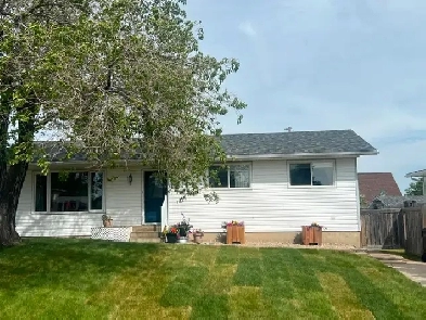 5-Bedroom Home in Fairview Image# 1