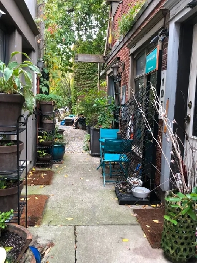 Midtown West, Coach house. nice urban space w/all the amenities' Image# 8