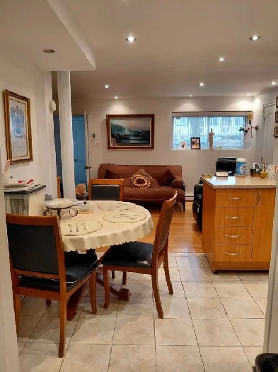 3 1/2 Apartment in Fourplex Fully Furnished & Renovated Image# 3