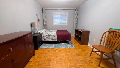 LARGE FURNISHED ROOM, 5 Mins to SQ1 MAVIS/CENTRAL PARKWAY Image# 1