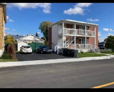 Quartier St-Pierre , très beau 41/2 près de tous les services Image# 1