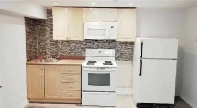 Bachelor basement bright and spacious in North York Image# 1