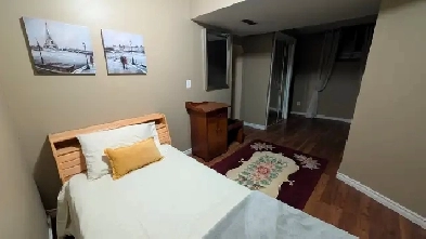 LARGE FURNISHED ROOM, 5 Mins to SQ1 Image# 2