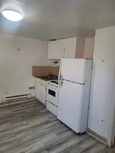 One bathroom studio for rent on Caledonia and Eglington Image# 4