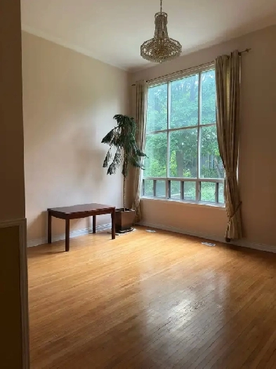Spacious 4 beds room House for Rent - Finch/404 in North York Image# 1