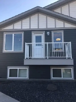 Coalhurst 3 Bedroom 1.5 Bath Unit in 4 Plex - August 1st Image# 3