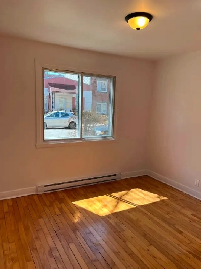 Très beau 4 ½ - 6925 Bloomfield Image# 1