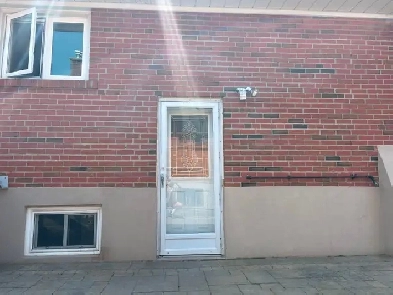 Separated entry 3 room basement unit close to 401/404 Image# 1