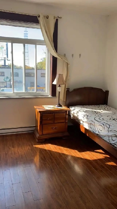 Room for rent: all inclusive, 750/mois, 4 mins to Metro Vendome Image# 1