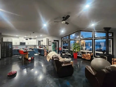 Just listed: Lakeview Escape , a gem for your charm Image# 4
