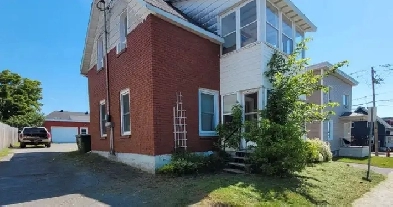 Logement 5 1/2 rue Laval. 2e étage d’un duplex Image# 9