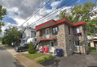 2 Bedrooms, 1 bathroom ground level of a Duplex Image# 1