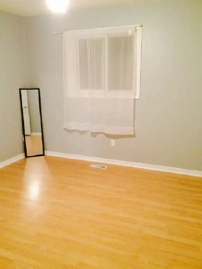 Female house - private room , furnished Sheridan college Image# 1