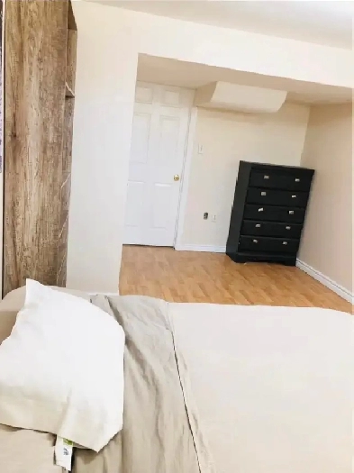 Roommate needed Female furnished house by Kennedy subway Image# 1