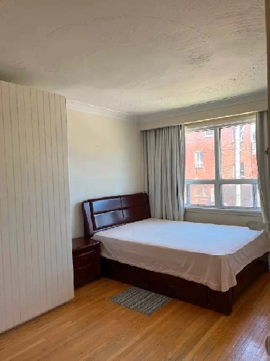 $970 Nice room for rent in Midtown Toronto :M6J 3C8. Image# 1