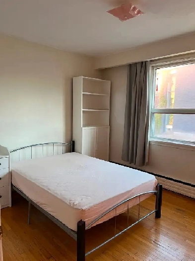 $930 Nice room for rent in Midtown Toronto. M6J 3C8. Image# 1