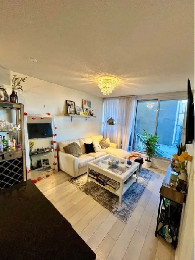 1BR Den, 2 Bath Condo Unit for Rent! Image# 1