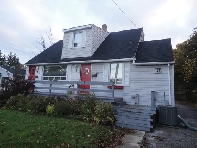 Lovely ground floor 2 bedroom apartment with lots of storage! Image# 1