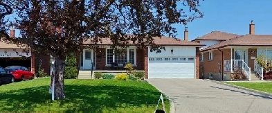 3BR 3WR Detached in Mississauga near Queensway E & Hensall ST Image# 1