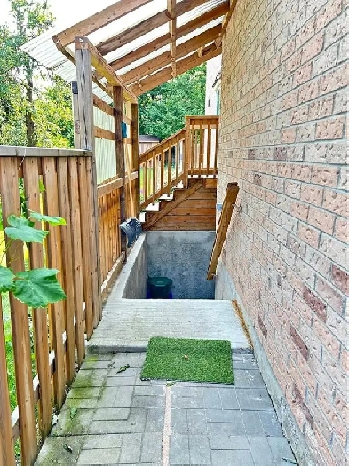 1BR DEN 1W BASEMENT FOR RENT IN CENTRAL AJAX Image# 3