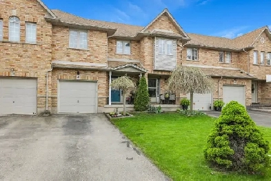 FULLY-FINISHED 2-STOREY TOWNHOME - 3 BED, 3 BATH Image# 1