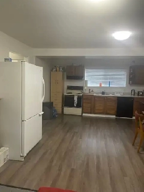 BRIGHT 3 BEDROOM SUITE FOR RENT Image# 2