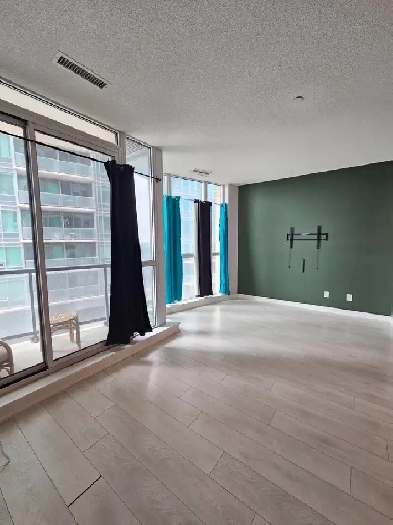 Open Concept Condo with Tall ceilings and 2 full bathrooms Image# 1