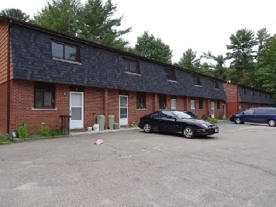 2 Bedroom Townhouse in Gravenhurst Image# 1
