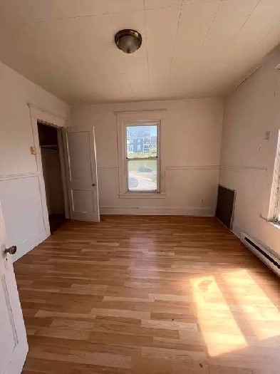 À louer – 5 ½ tout inclus | semi-meublé | au cœur de Sherbrooke Image# 1