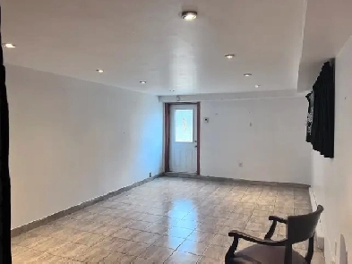 Grand sousol à louer à St-Leonard Image# 1