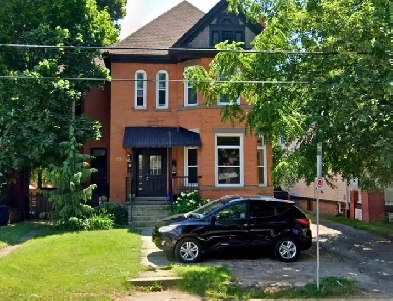 Charming Renovated 1 Bed 1 Bath Apartment in Hamilton Image# 5