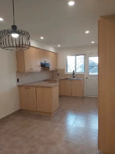 5 1/2 spacieux, bien eclaire pres de tous est du metro fabre Image# 1