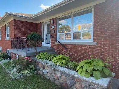 Clean Spacious Bungalow – Browns Line/Evans, Etobicoke – $3,900 Image# 1