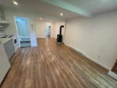 Charmant 3 1/2 Mile end Image# 1