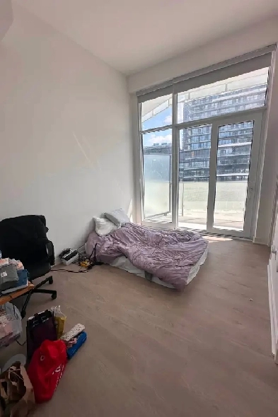 Master Bedroom for Rent 3900 Confederation Parkway Image# 1