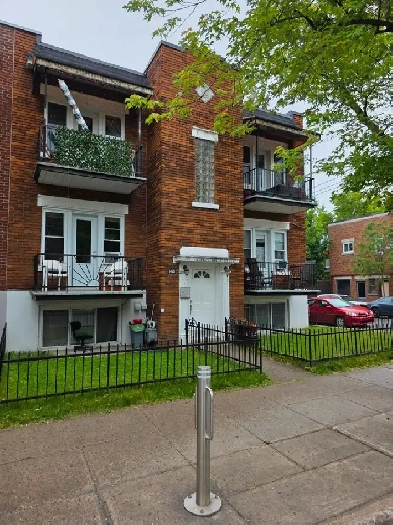 Rosemont lumineux  4  demi, 2 chambres fermées, Promenade Masson Image# 1