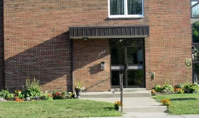 CENTRALLY LOCATED ONE BEDROOM AVAIL August 1st Image# 4
