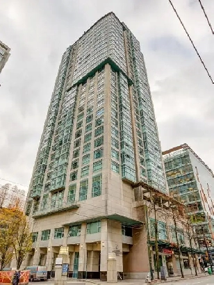27th Floor Corner Unit w/Stunning Mountain Views | 1BR Solarium Image# 2