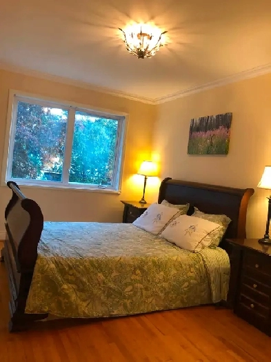 Montreal-Ouest, Beautiful sunny apartment Image# 1