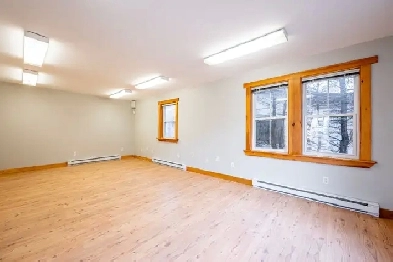 STUDIO WORKSHOP - BEDFORD - JULY 1 - FOR RENT Image# 2