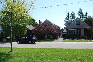 Churchill Park McMaster student house Image# 2