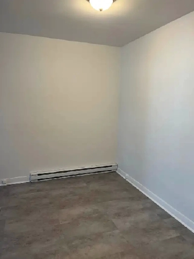 Très beau 4 ½ - 6925 Bloomfield Image# 1