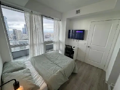 1'380 big room in a modern building, next to Sherbourne station Image# 1