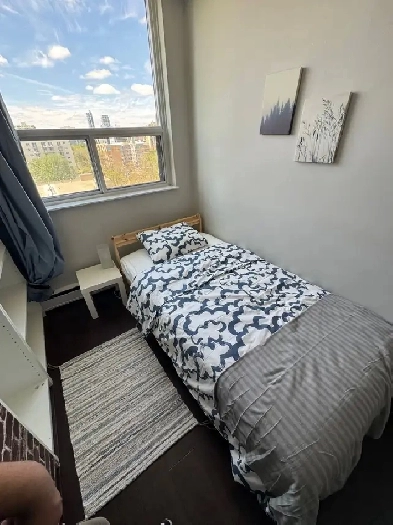 Affordable Room Downtown Edmonton Image# 2