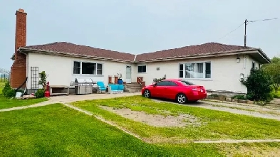 4 acres hobby farm , bungalow,  gas heating, 488 ft frontage $$ Image# 1