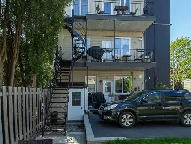 2475 Rue de Chateauguay - Charming 2 Bed, 1 Bath Condo for Rent Image# 5